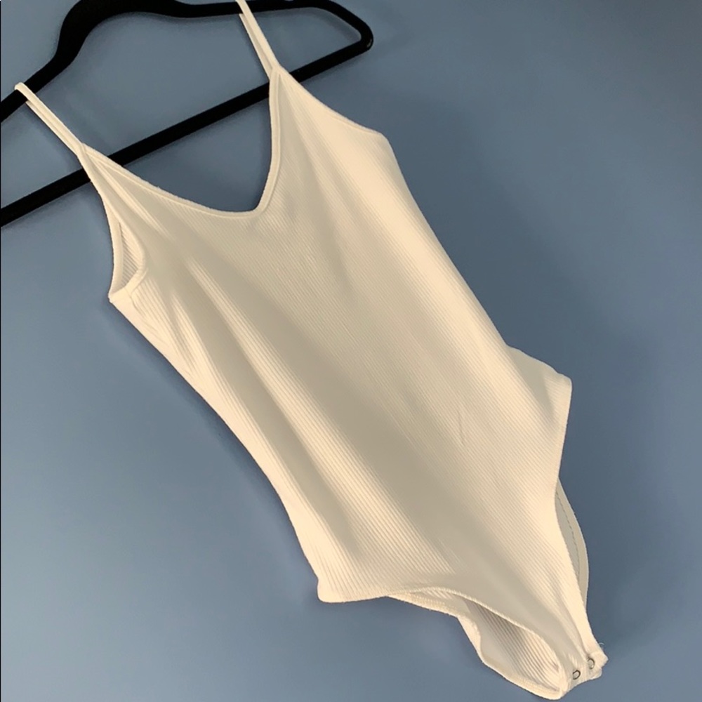 American Eagle Slightly Ribbed off white Body Suit